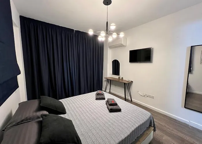 Fat Cow Apartment Larnaca